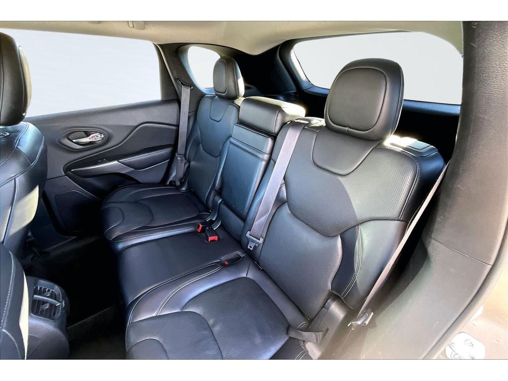 2019 Jeep Cherokee Overland