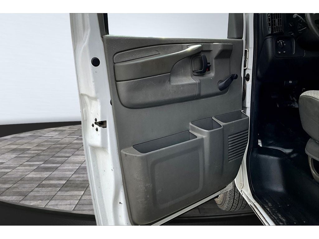 2004 GMC Savana Cutaway C7L