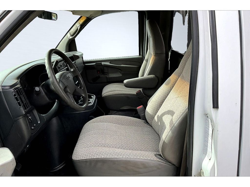 2004 GMC Savana Cutaway C7L