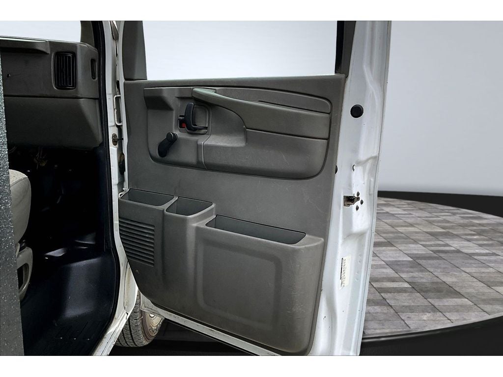 2004 GMC Savana Cutaway C7L