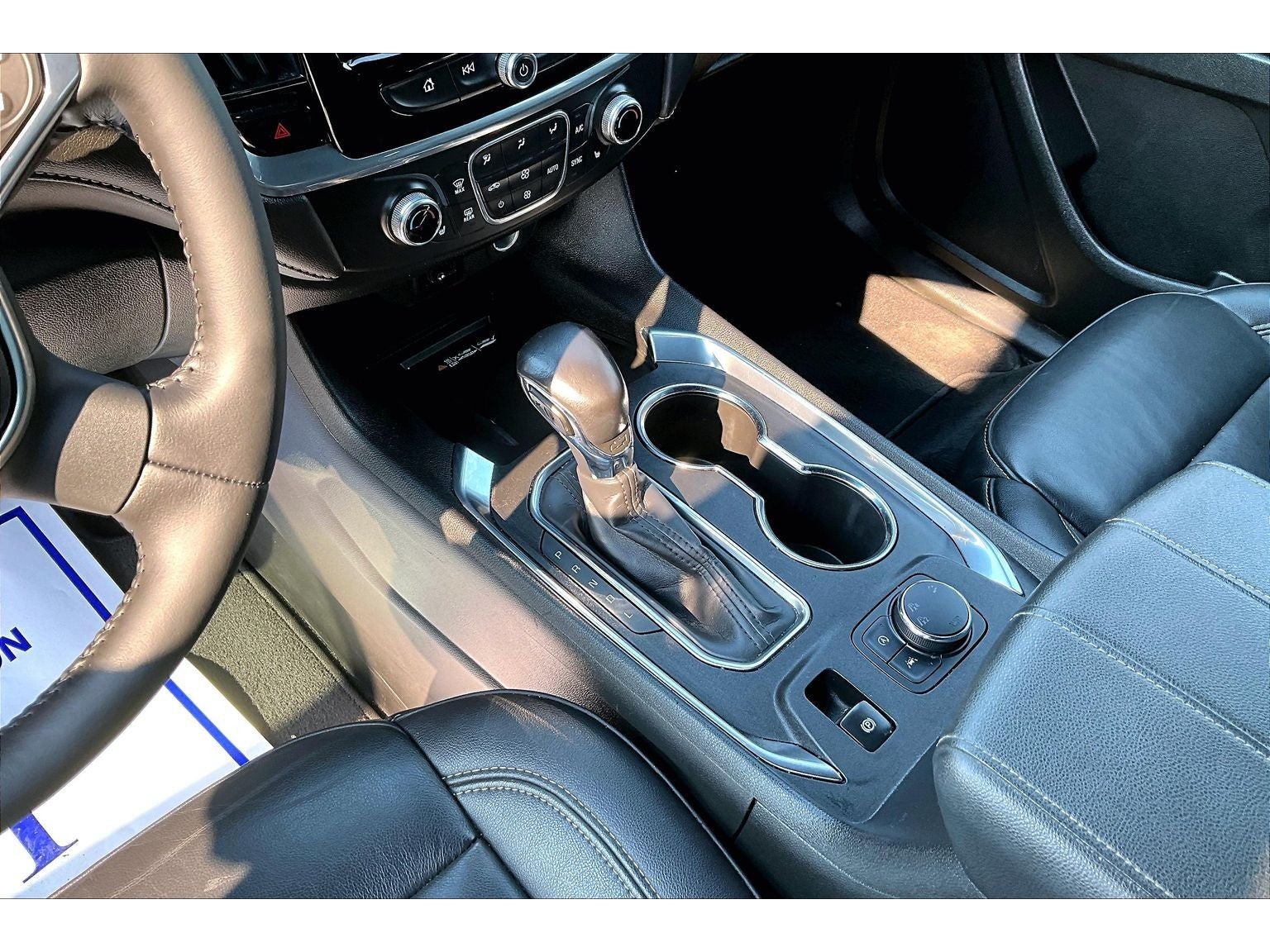 2022 Chevrolet Traverse LT Leather