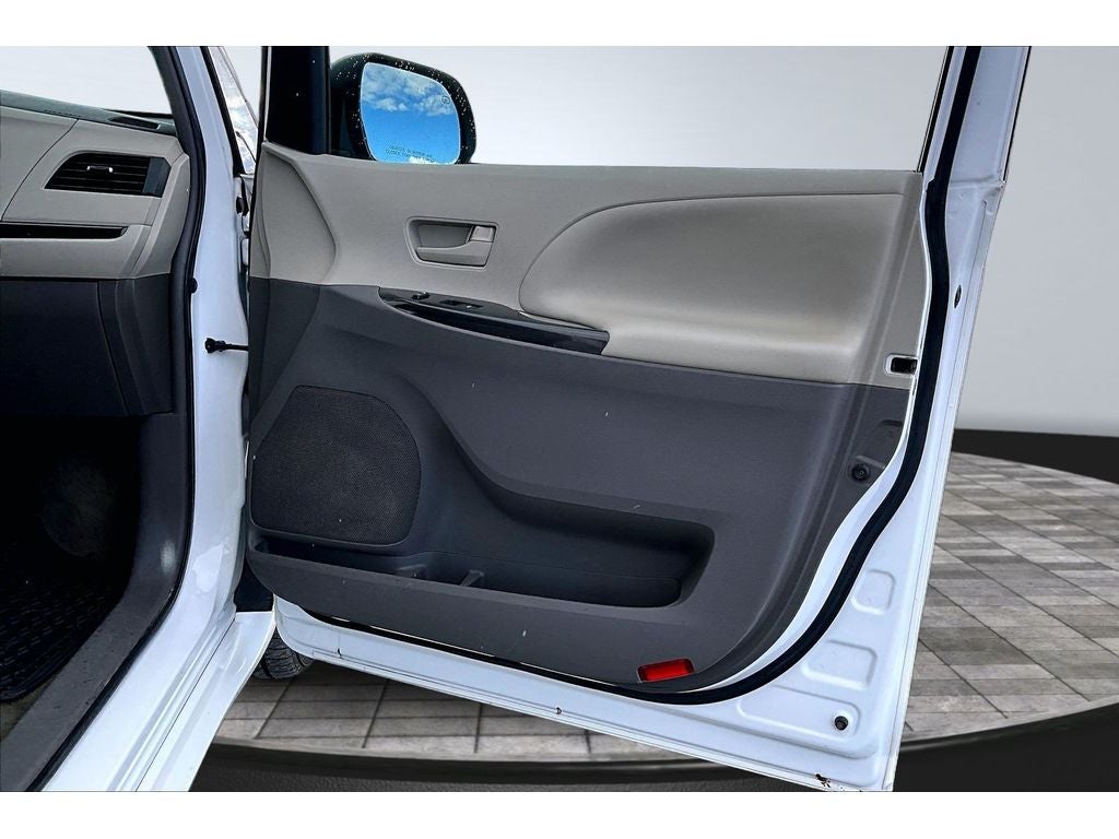 2012 Toyota Sienna LE