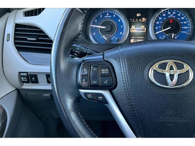 2017 Toyota Sienna XLE Auto Access Seat