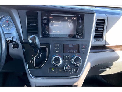 2017 Toyota Sienna XLE Auto Access Seat