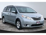 2017 Toyota Sienna XLE Auto Access Seat