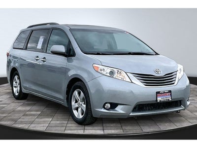 2017 Toyota Sienna XLE Auto Access Seat