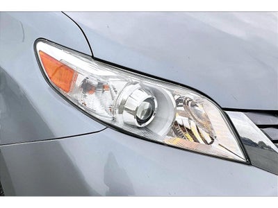 2017 Toyota Sienna XLE Auto Access Seat