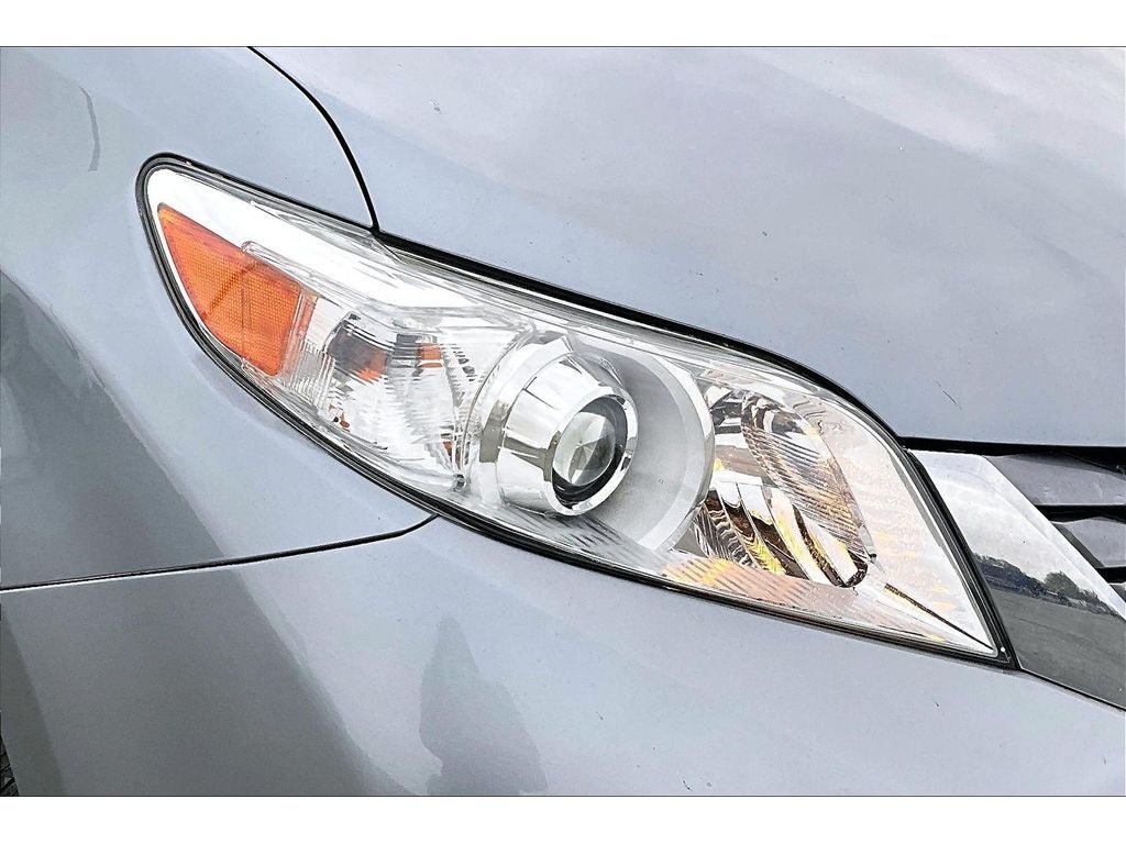 2017 Toyota Sienna XLE Auto Access Seat