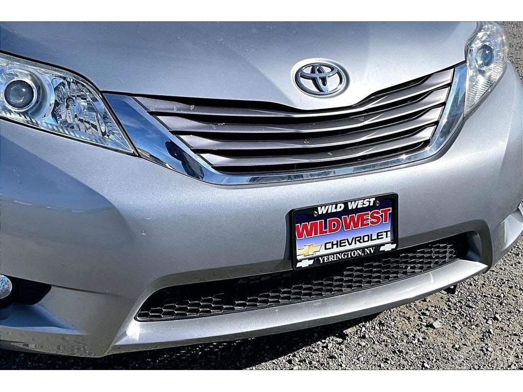 2017 Toyota Sienna XLE Auto Access Seat