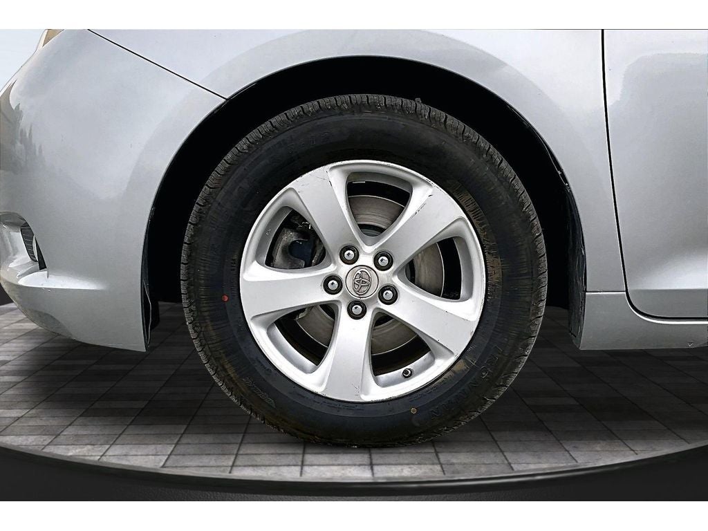 2017 Toyota Sienna XLE Auto Access Seat