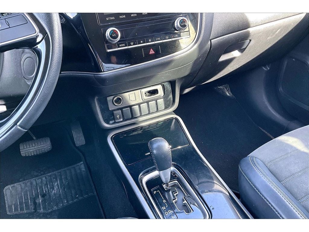 2020 Mitsubishi Outlander ES