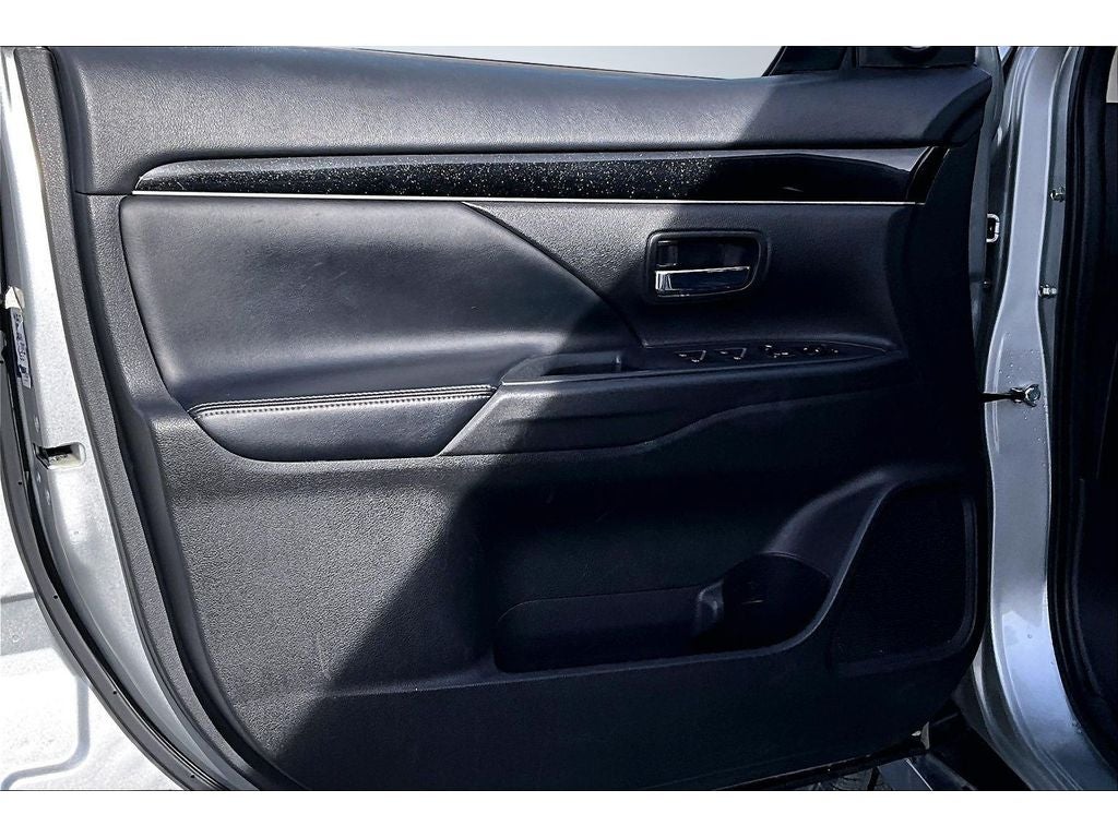 2020 Mitsubishi Outlander ES